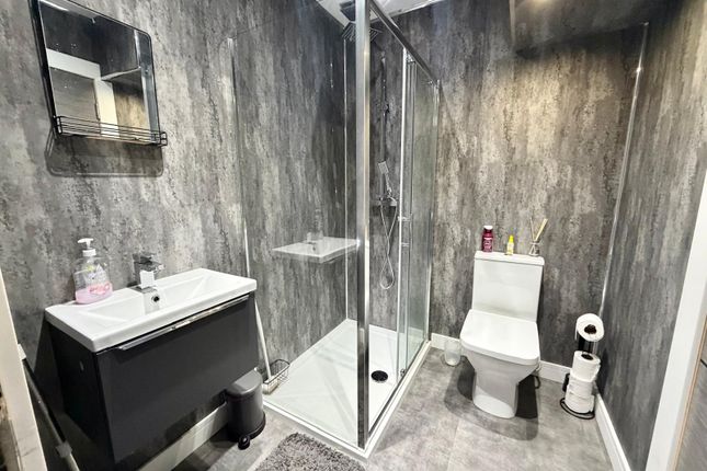 557A, Manchester photo 5