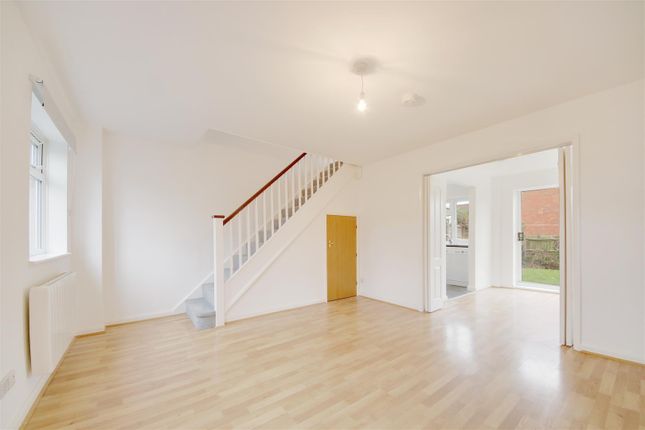10, Siskin Close, Borehamwood photo 4