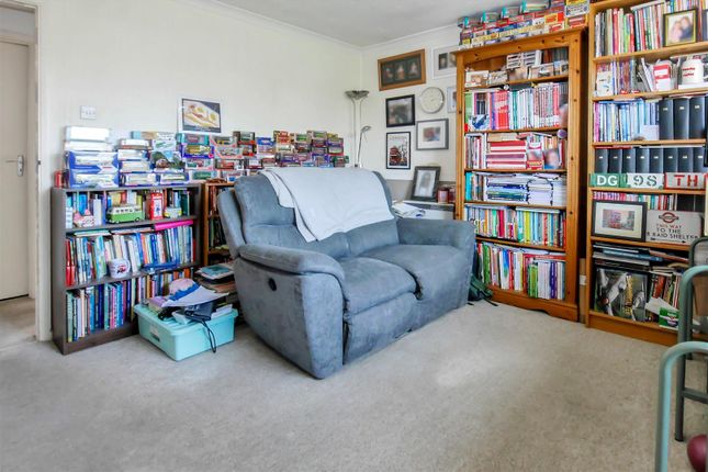 10 Glenmore Court, St. Winefrides Road, Littlehampton photo 3