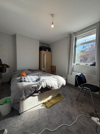 Eldon Terrace, Reading photo 4