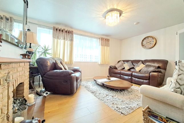 57, Scotts Avenue, Sunbury-on-Thames photo 3