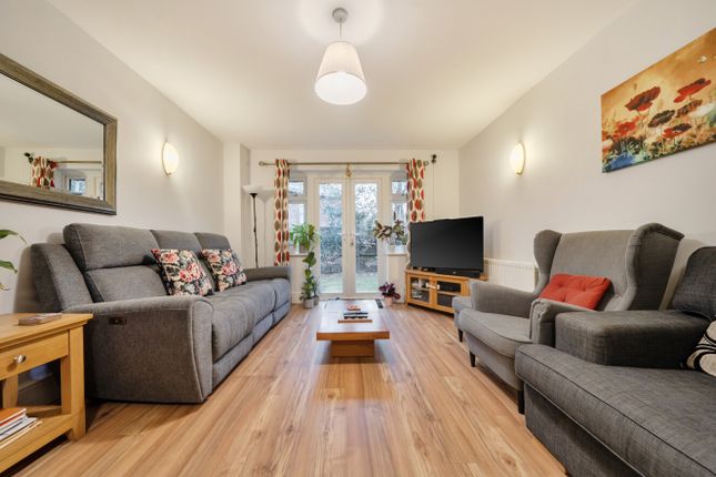 2, Bellfield Close, London photo 2