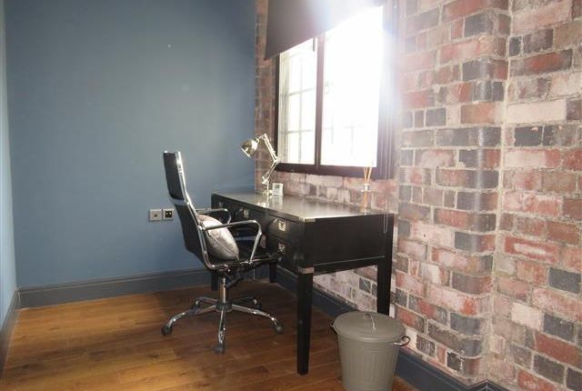 Flat to rent in Caroline Street, Hockley, Birmingham