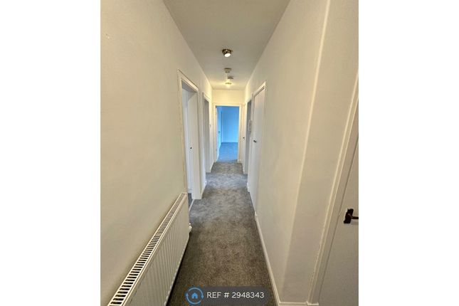 Flat, Castle Court Kings Drive, Glasgow photo 2