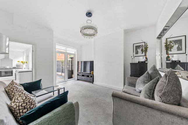 15 Crow Lane East, Newton-Le-Willows photo 2