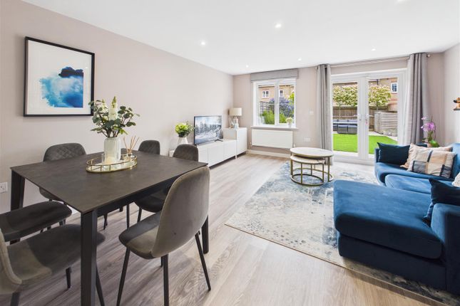 2, Keywood Drive, Walton-On-Thames photo 2
