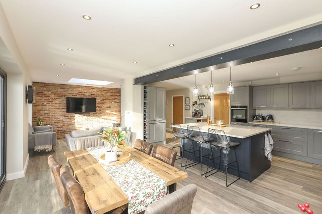 10 Brackens Lane, Chesterfield photo 2
