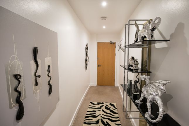 4, Meadow Court, Wrexham photo 3