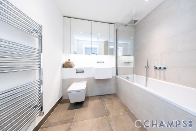 Flat for sale in Wentworth Street, London