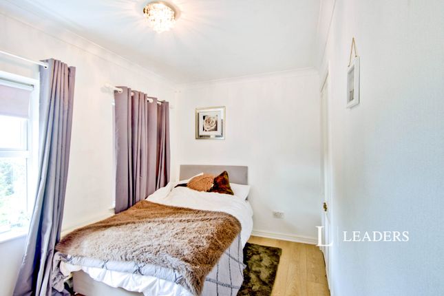 Room 2, 30, Lister Tye, Chelmsford photo 2