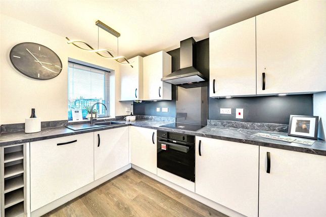 27 Vick Close, Stonehouse photo 4