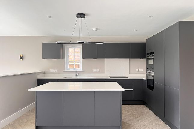 2 Danby Croft, Leatherhead Road, Great Bookham photo 4