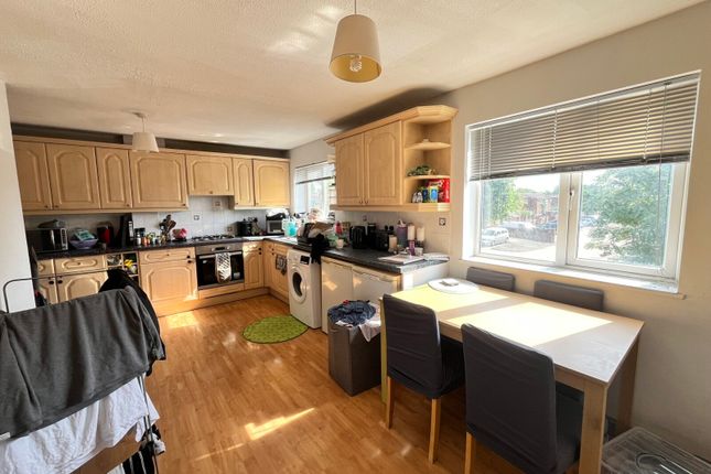 8, Brundish, Basildon photo 4