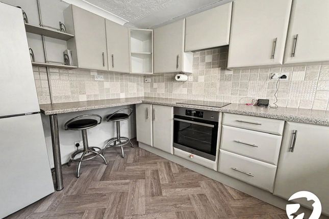 30, Walmer Gardens, Kent photo 4