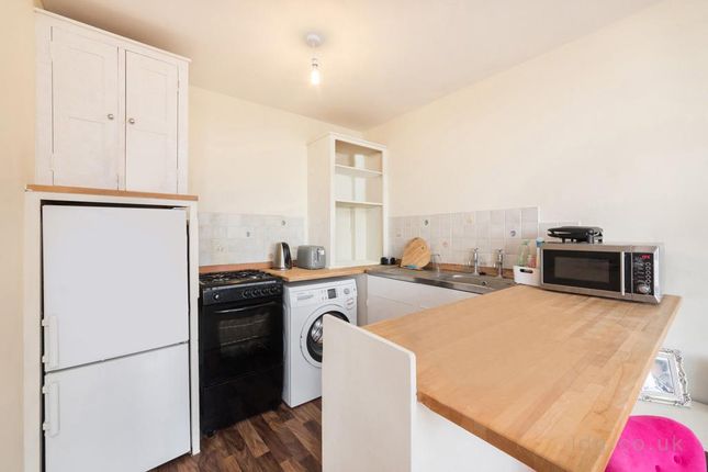 Flat to rent in Holcroft Court, Fitzrovia