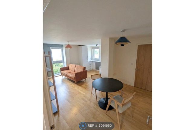 Flat, Wellesley Terrace, London photo 2