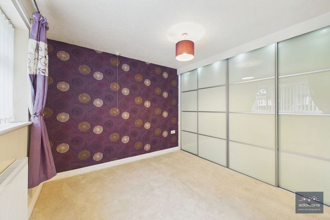 20, Stoneygate Court, Wigan photo 4