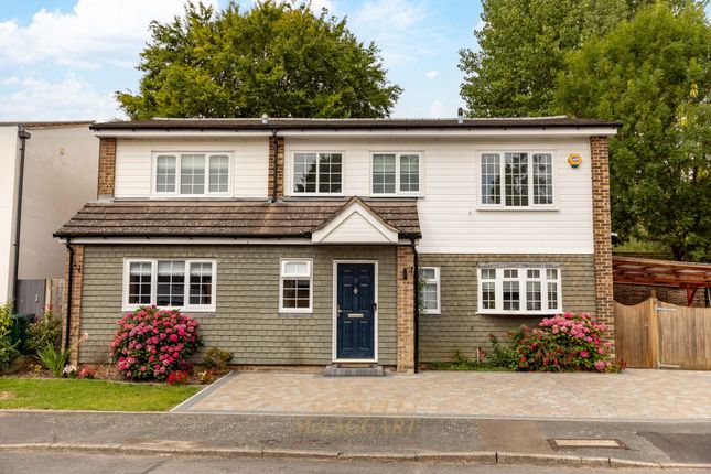 5 Artel Croft, Crawley photo 3
