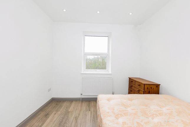 Flat 3, 11 Wordsworth Parade, Green Lanes photo 5