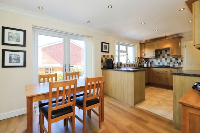 20, Dunster Grove, Staffordshire photo 3