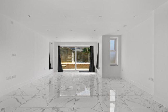56, Glendale Avenue, Edgware photo 3