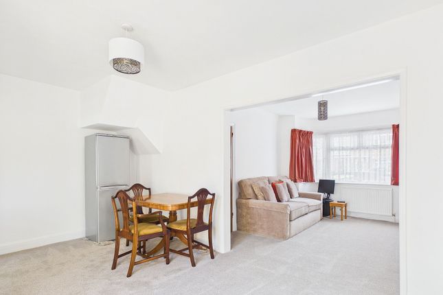 31 Manningtree Road, Ruislip photo 2