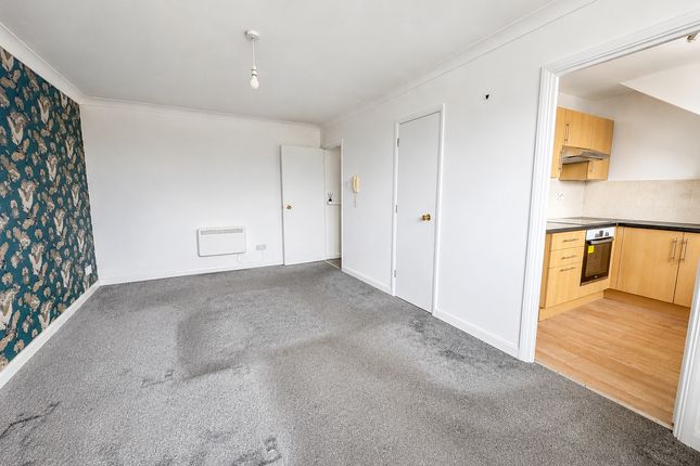 Flat 21, 21, Hedingham Place, Rochford photo 3