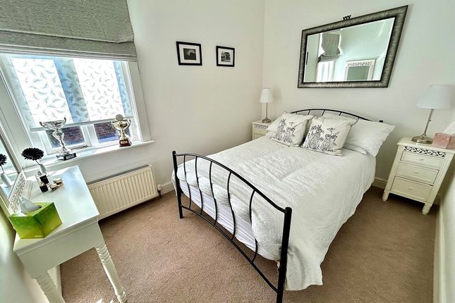 34 Lingard Road, Manchester photo 4