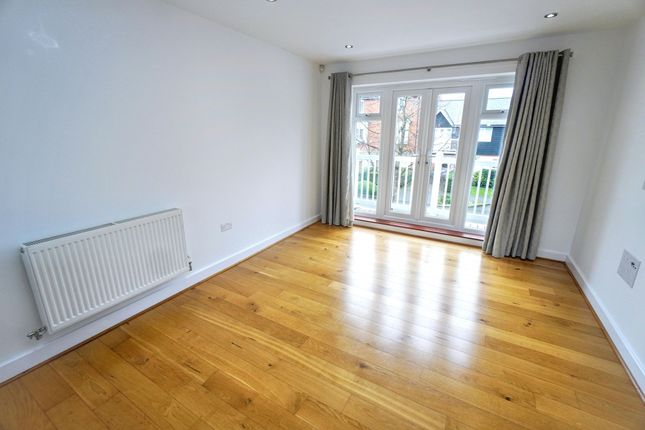 54 Chequers Avenue, High Wycombe photo 2
