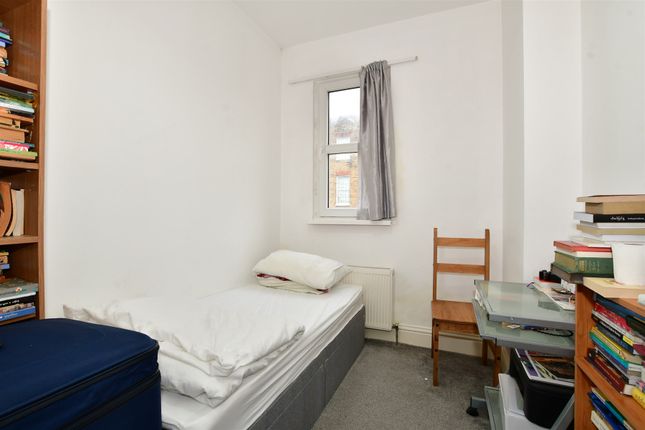 2-bed flat on 92C, Parrock Street, Gravesend, £160,000