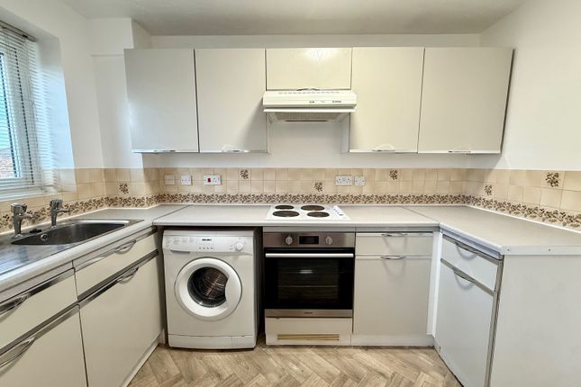 9, Basildon photo 5