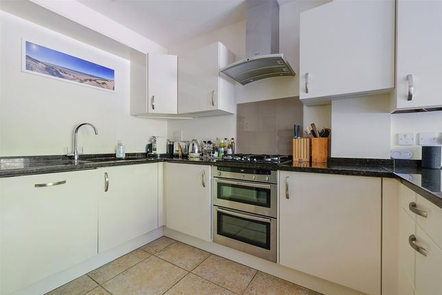 8, Pilgrim Mews, Surrey photo 4