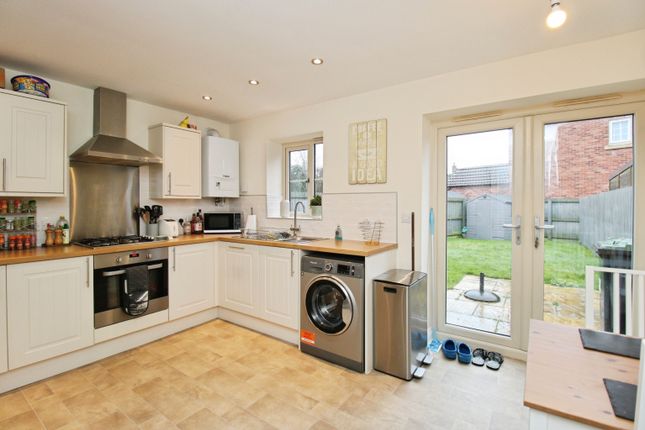 14, Bowthorpe Close, Lincoln photo 2