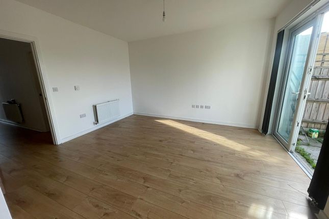 Thumbnail Town house to rent in Crossness Road, Barking