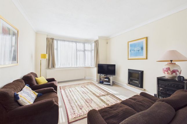 53, Howletts Lane, Ruislip photo 2