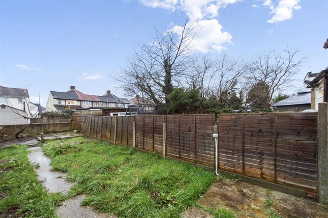 9, Winchester Road, Harlington photo 4