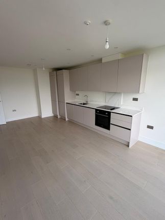 Flat 79G, Raffles House, 67 Brampton Grove, London photo 5