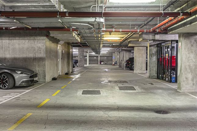 Parking/garage for sale in Brewhouse Yard, London