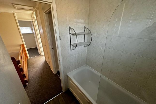 1 Clipston Walk, Peterborough photo 3