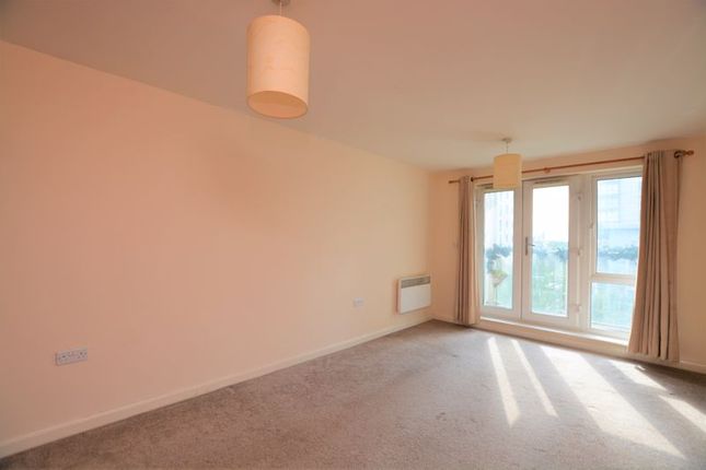 (LettsPay) Flat 42, Foundry Court, Mill Street, Slough photo 2