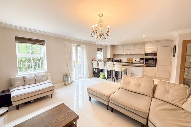 4 Old Mill Place, Wraysbury, Staines photo 3