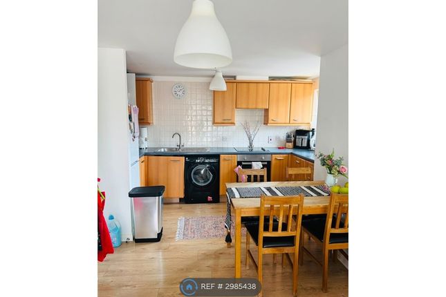 Blackburn Way, Hounslow photo 2