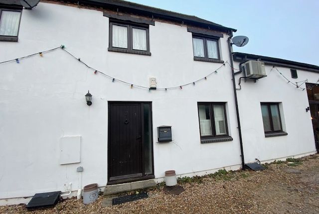 3, White Horse Yard, MILTON KEYNES photo 2