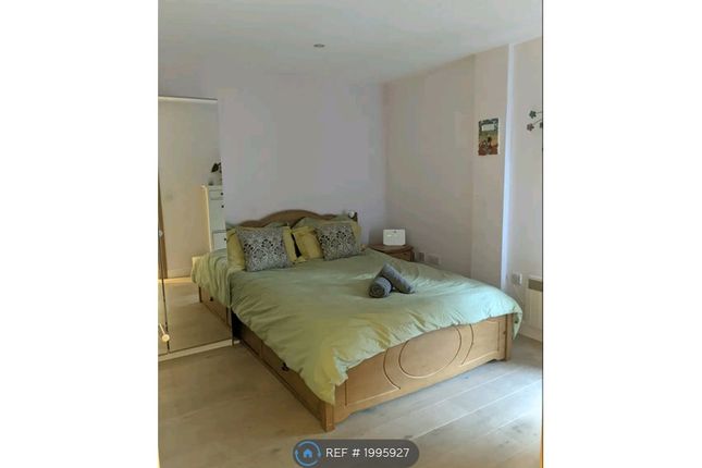 Flat to rent in Bridge House, Croydon