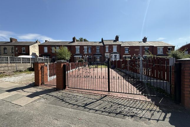 23, Queen Square, Ashton-Under-Lyne photo 3
