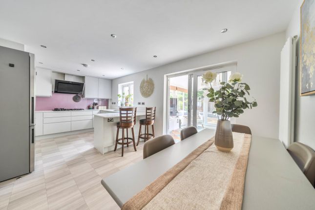 22, Merrick Way, Chandler's Ford photo 4