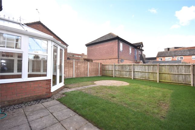 Semi-detached house to rent in Beaconsfield Road, Aylesbury