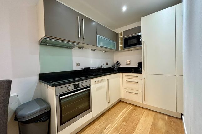 206 Watermans Place, Leeds photo 2