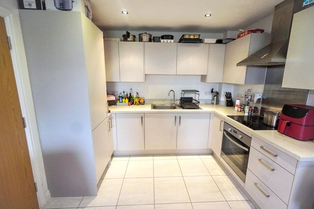 16 Pallatia Court, High Wycombe photo 2