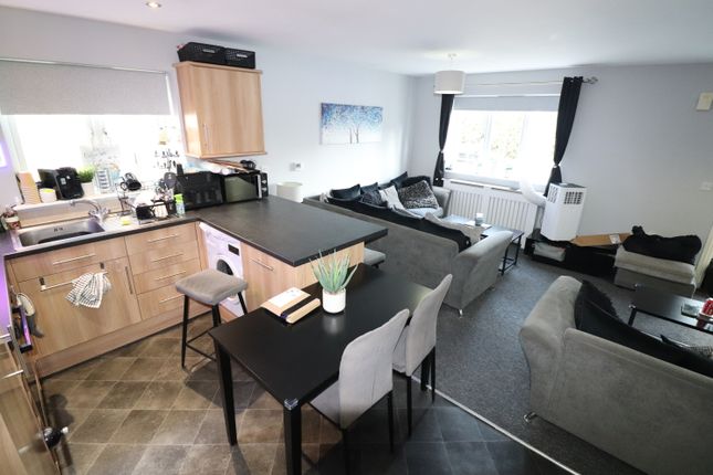 22, Basildon photo 4